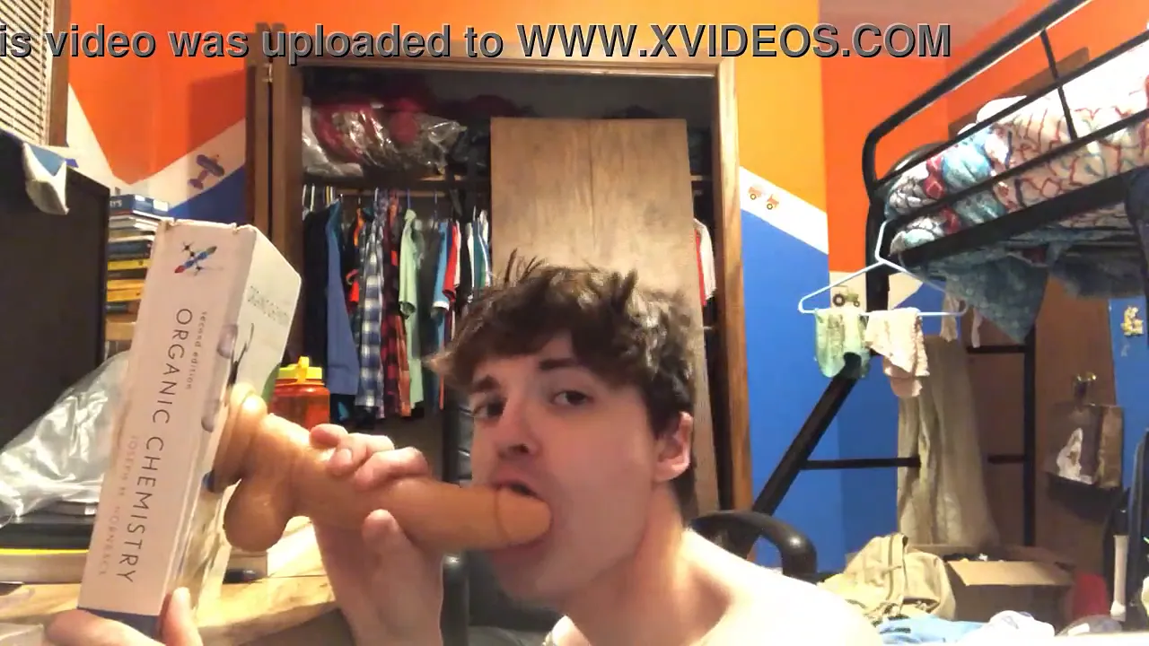 Gay twink Niko Springs sucks cock and uses a dildo