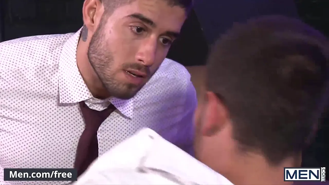 Gay muscle hunk Vadim Black gets fucked hard by his coworker Diego Sans
