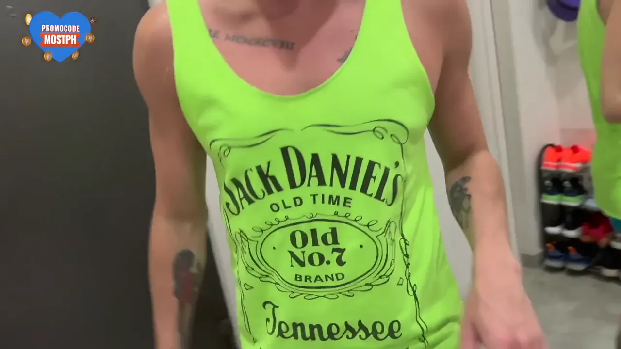 Twink deepthroats and gets bareback anal fucked by a stranger before facing his cumshot