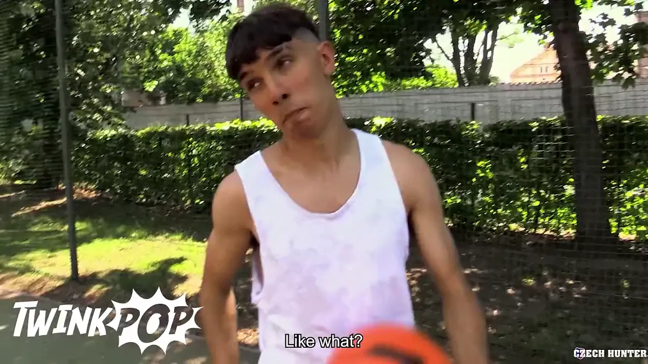 Muscular tattooed twink takes big cock bareback and gives blowjob