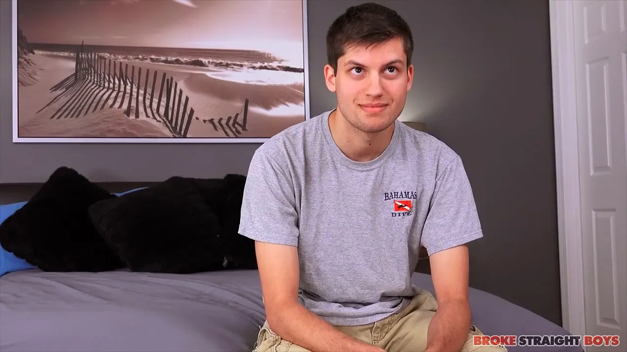 Straight jock Chris masturbates and wanks his big cock