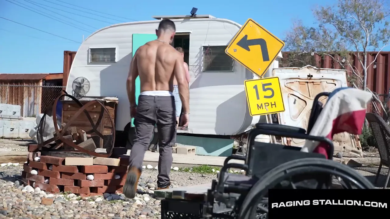 Gay porn star Colt Spence blows and fucks big cocked man Diego Vox bareback