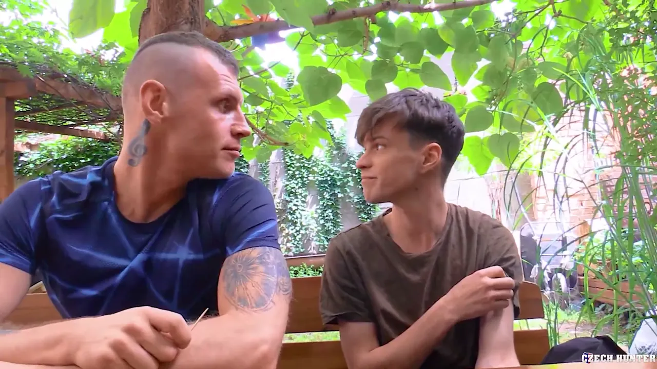 Gay threesome with big dick and messy bareback sex