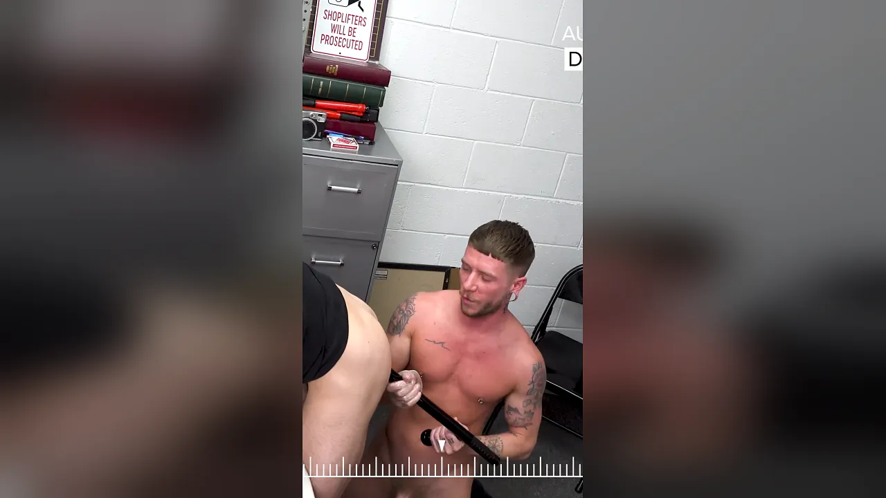 Gay daddy Colt Spence strips down and blows Phoenix Leo before getting a bareback creampie